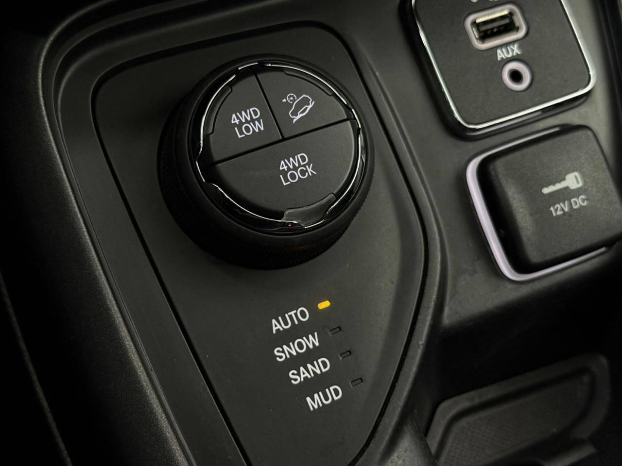 Foto numero 9 do veiculo Jeep Compass LONGITUDE 2.0 4x4 Dies. 16V Aut.  - Branca - 2017/2017