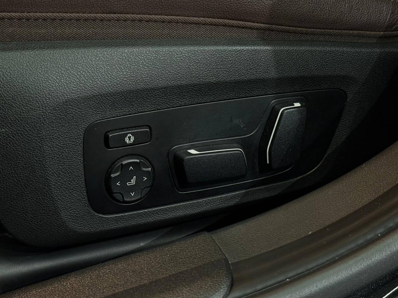 Foto numero 10 do veiculo BMW 320i M SPORT FLEX - Preta - 2024/2024