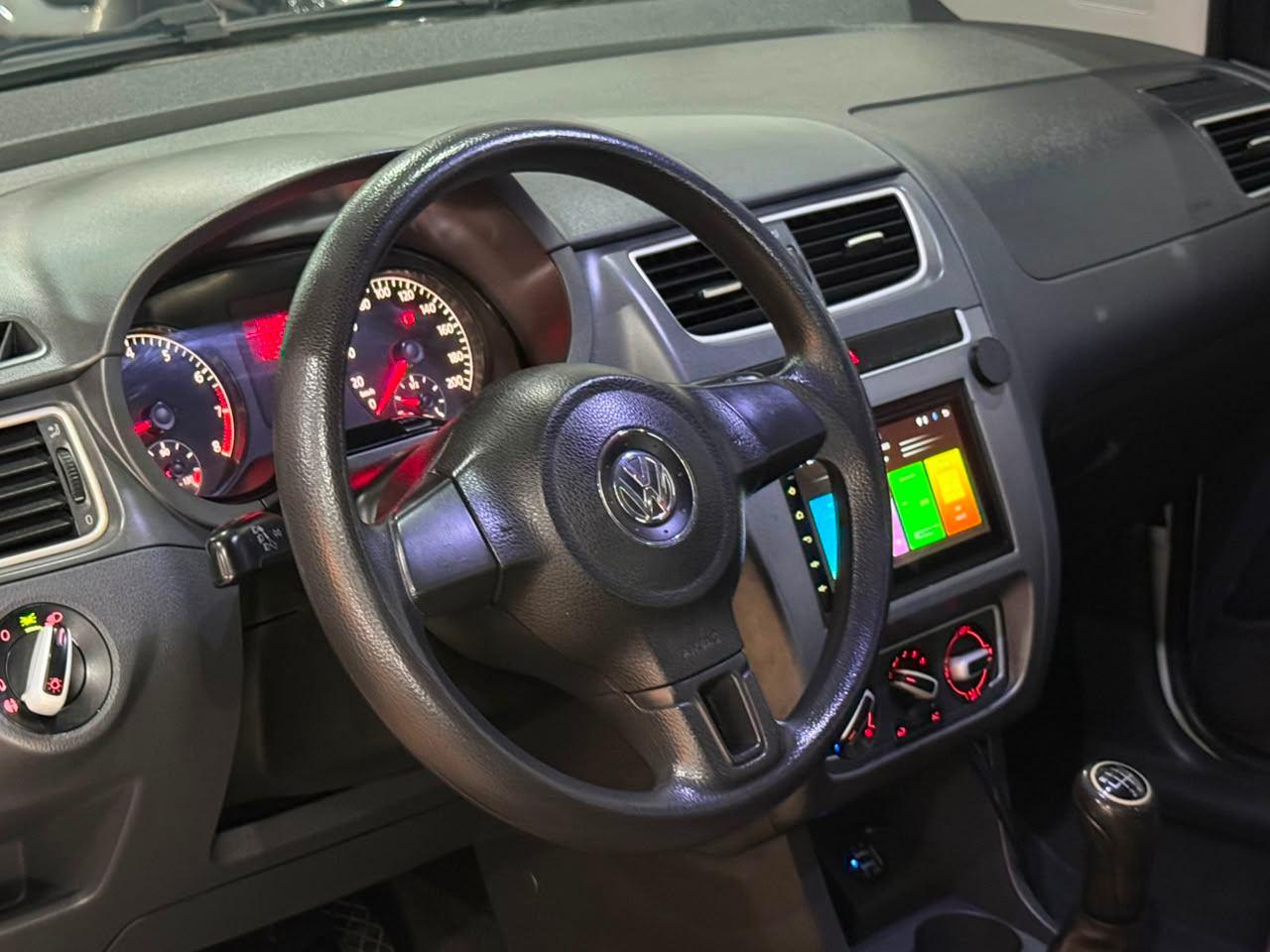 Foto numero 4 do veiculo Volkswagen Fox 1.0 Mi Total Flex 8V 5p  - Branca - 2013/2014