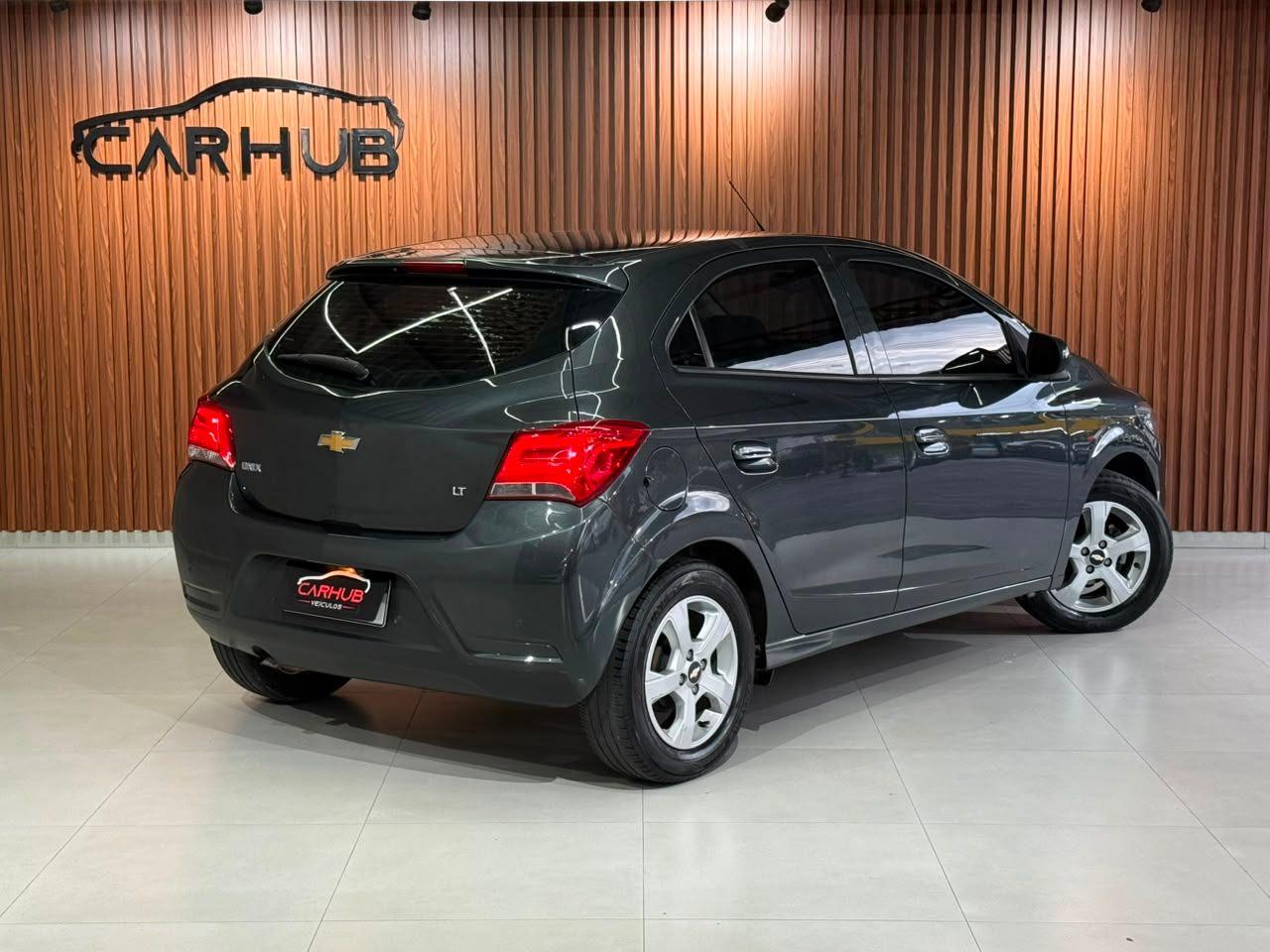 Foto numero 3 do veiculo Chevrolet Onix HATCH LT 1.4 8V FlexPower 5p Mec.  - Cinza - 2019/2019