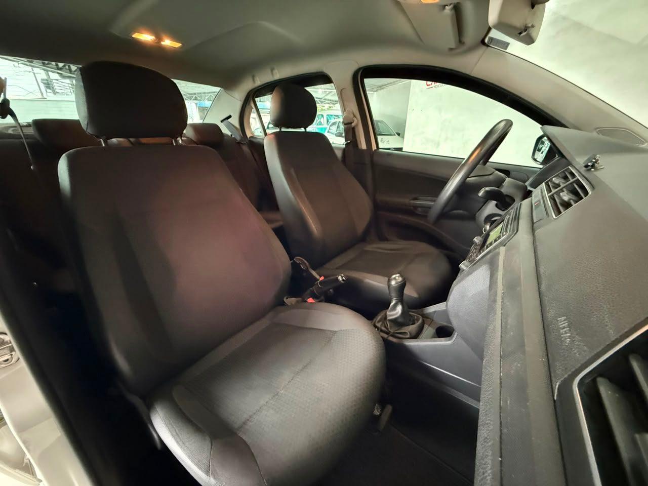 Foto numero 12 do veiculo Volkswagen Voyage 1.0 Flex 12V 4p  - Branca - 2022/2023