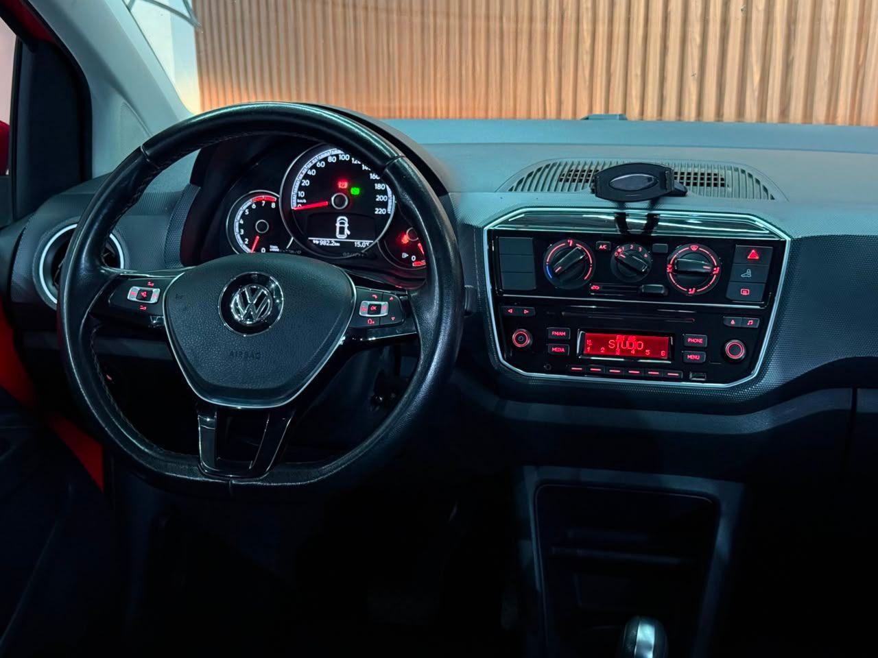 Foto numero 14 do veiculo Volkswagen Up move I MOTION 1.0 T. Flex 12V 5p  - Vermelha - 2017/2018