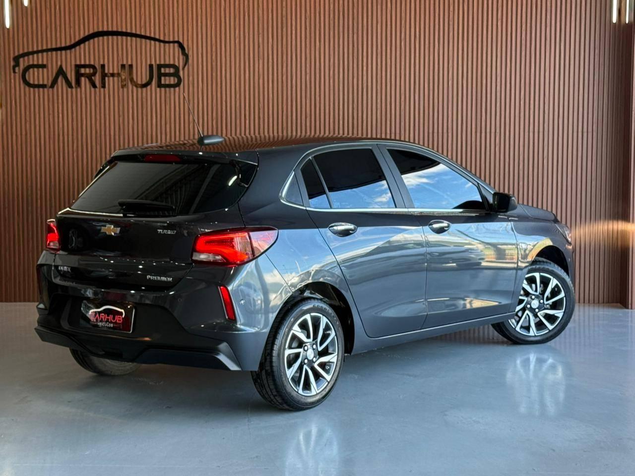 Foto numero 3 do veiculo Chevrolet Onix HEV/ 10TAT PR2 - Cinza - 2025/2026