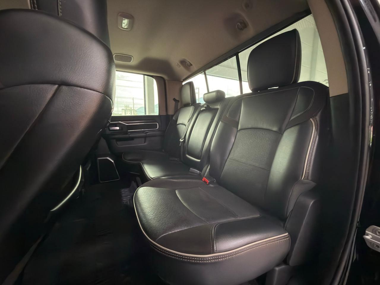 Foto numero 11 do veiculo Ram 3500 LARAMIE 6.7 TB CD 4x4 Diesel  - Preta - 2022/2022
