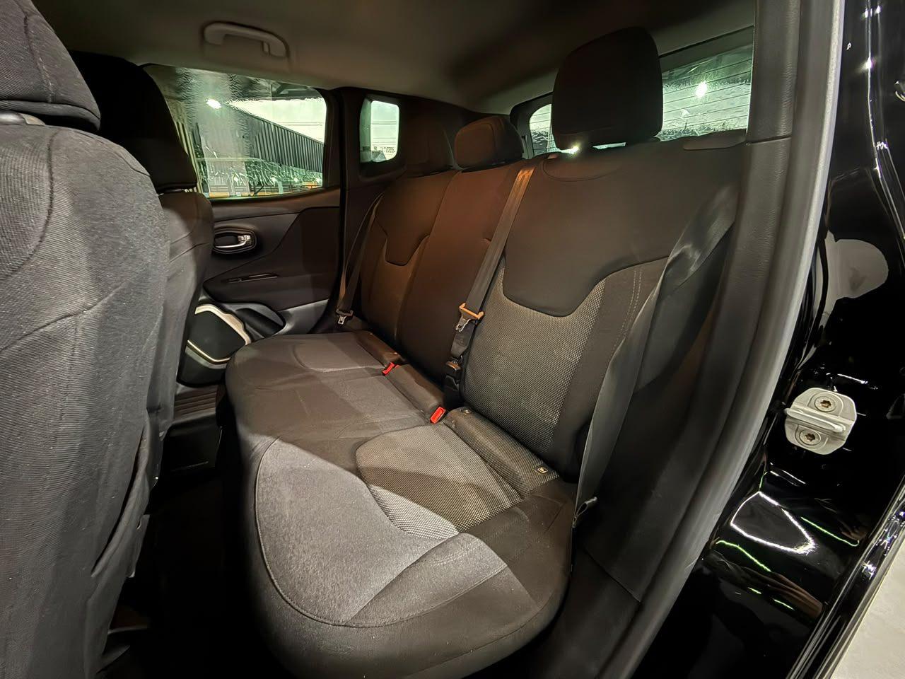 Foto numero 12 do veiculo Jeep Renegade Sport 1.8 4x2 Flex 16V Aut. - Preta - 2015/2016