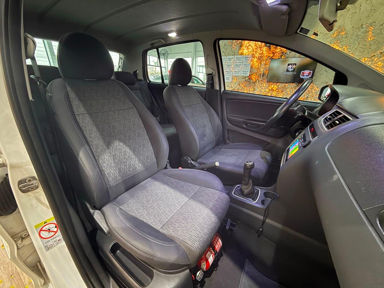 Foto numero 12 do veiculo Volkswagen Fox 1.0 Mi Total Flex 8V 5p  - Branca - 2013/2014