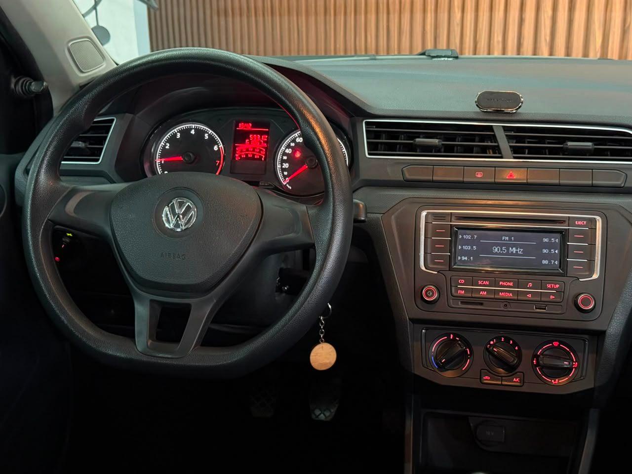 Foto numero 13 do veiculo Volkswagen Voyage 1.0 Flex 12V 4p  - Branca - 2022/2023