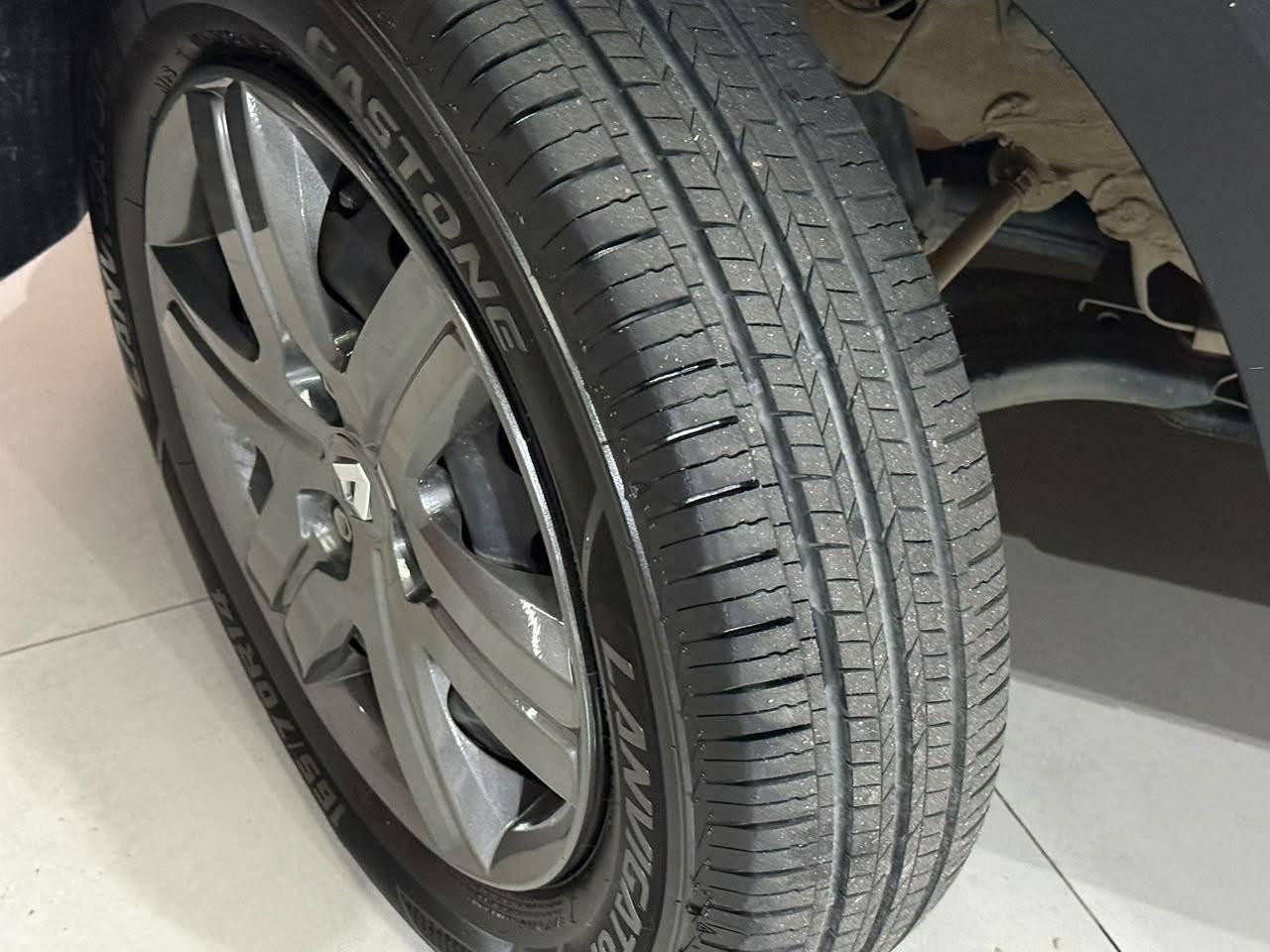 Foto numero 16 do veiculo Renault Kwid Zen 1.0 Flex 12V 5p Mec.  - Prata - 2024/2025