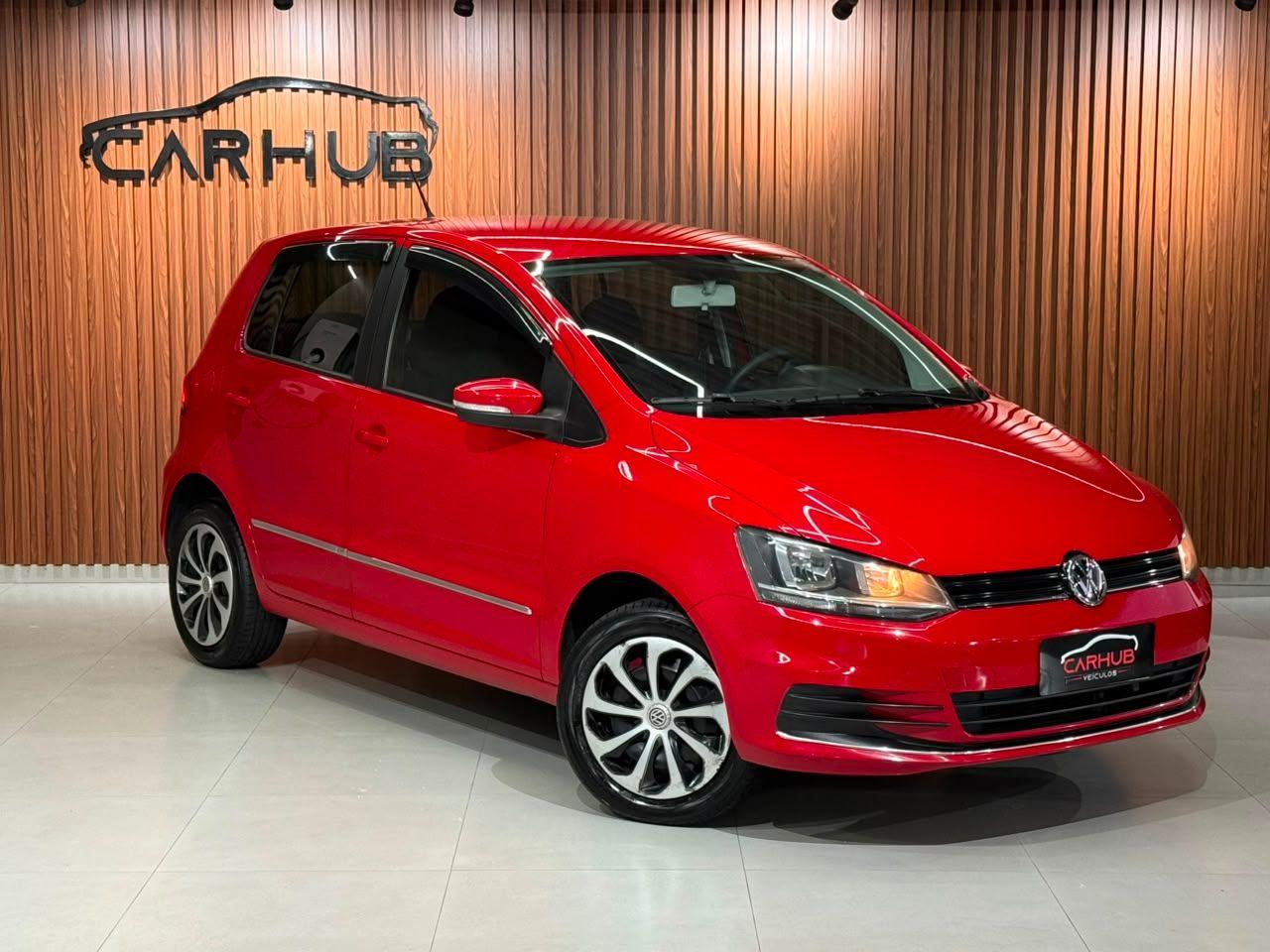 Foto numero 1 do veiculo Volkswagen Fox Trendline 1.0 Flex 8V 5p - Vermelha - 2015/2015