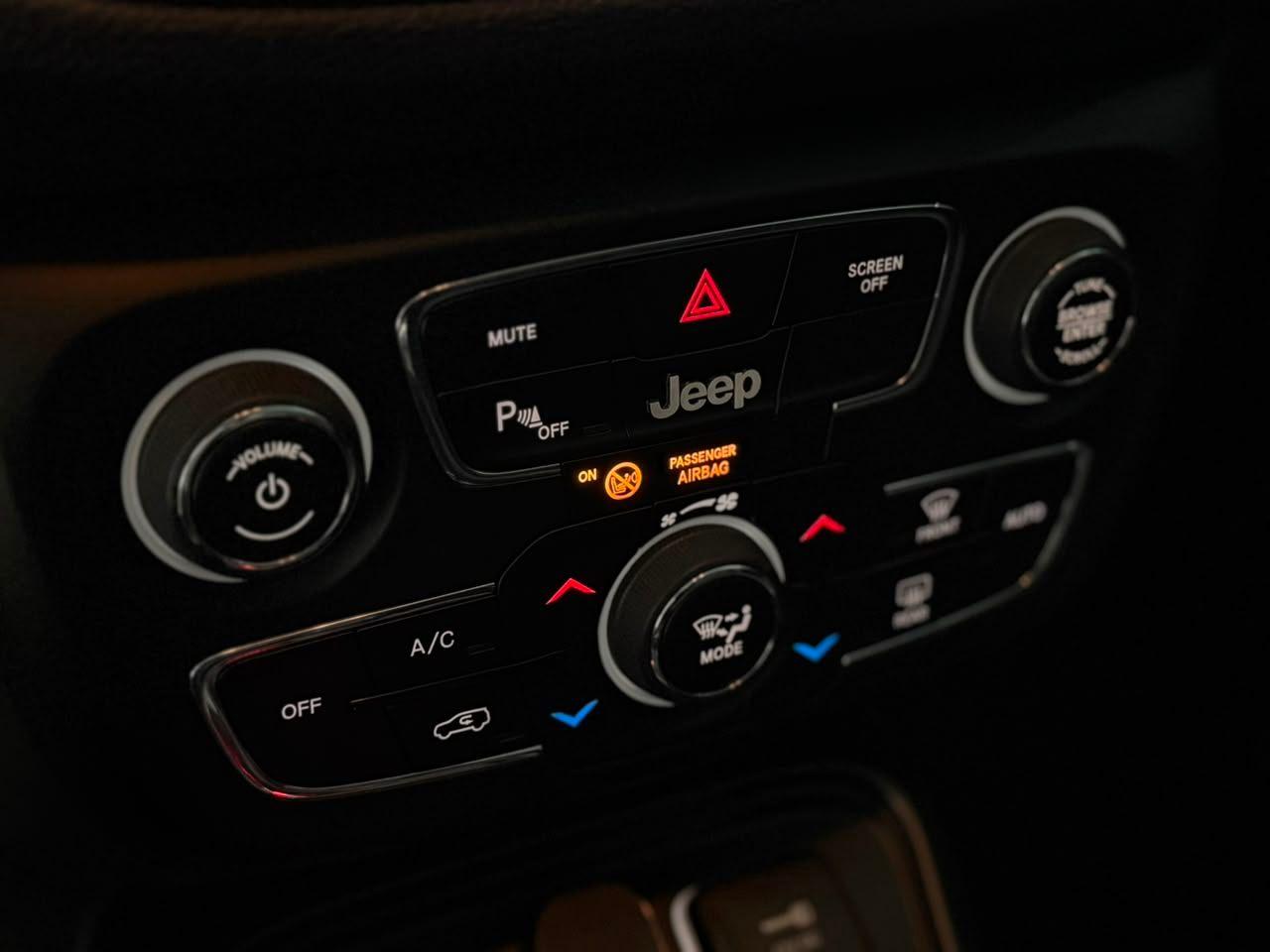 Foto numero 8 do veiculo Jeep Compass LONGITUDE 2.0 4x2 Flex 16V Aut.  - Cinza - 2020/2020