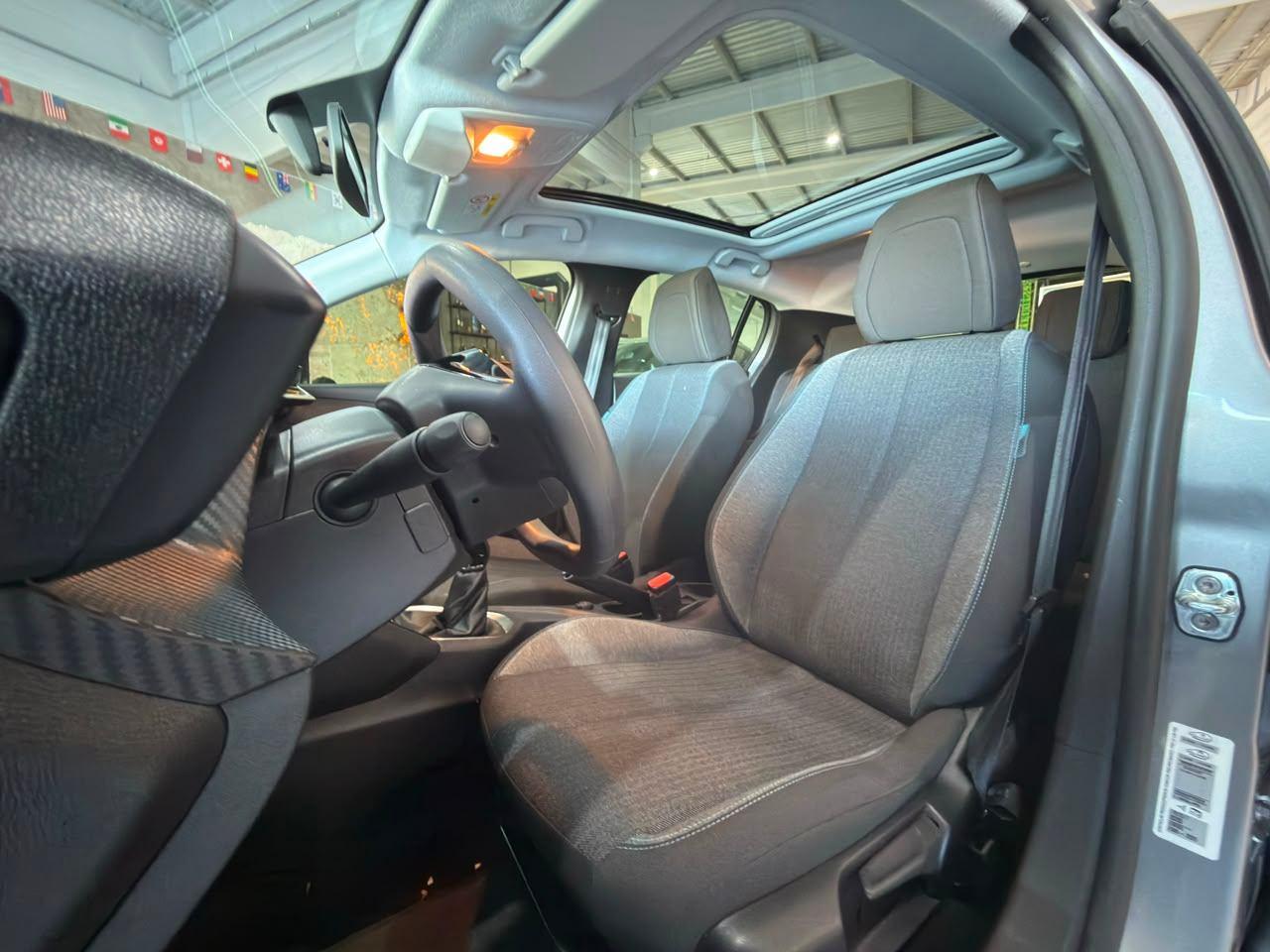 Foto numero 8 do veiculo Peugeot 208 Style /  MT - Cinza - 2024/2025