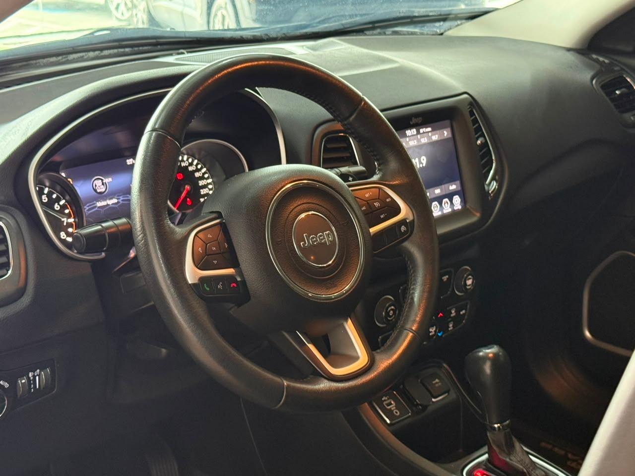 Foto numero 4 do veiculo Jeep Compass LONGITUDE 2.0 4x2 Flex 16V Aut.  - Cinza - 2020/2020