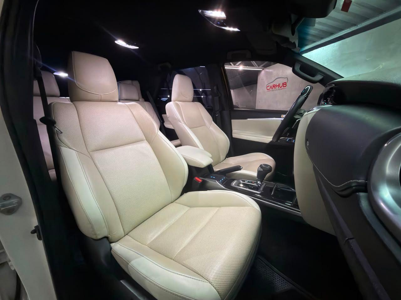 Foto numero 19 do veiculo Toyota Hilux SW4  - Branca - 2022/2022