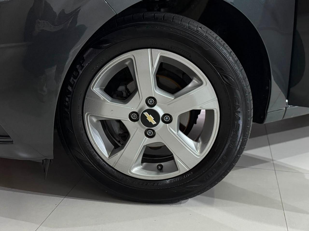 Foto numero 17 do veiculo Chevrolet Onix HATCH LT 1.4 8V FlexPower 5p Mec.  - Cinza - 2019/2019