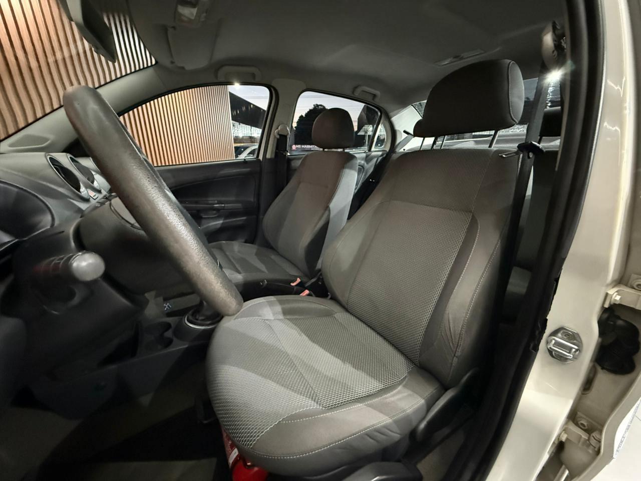 Foto numero 11 do veiculo Volkswagen Voyage COMF/Highli. 1.6 T.Flex 8V 4p  - Branca - 2011/2012