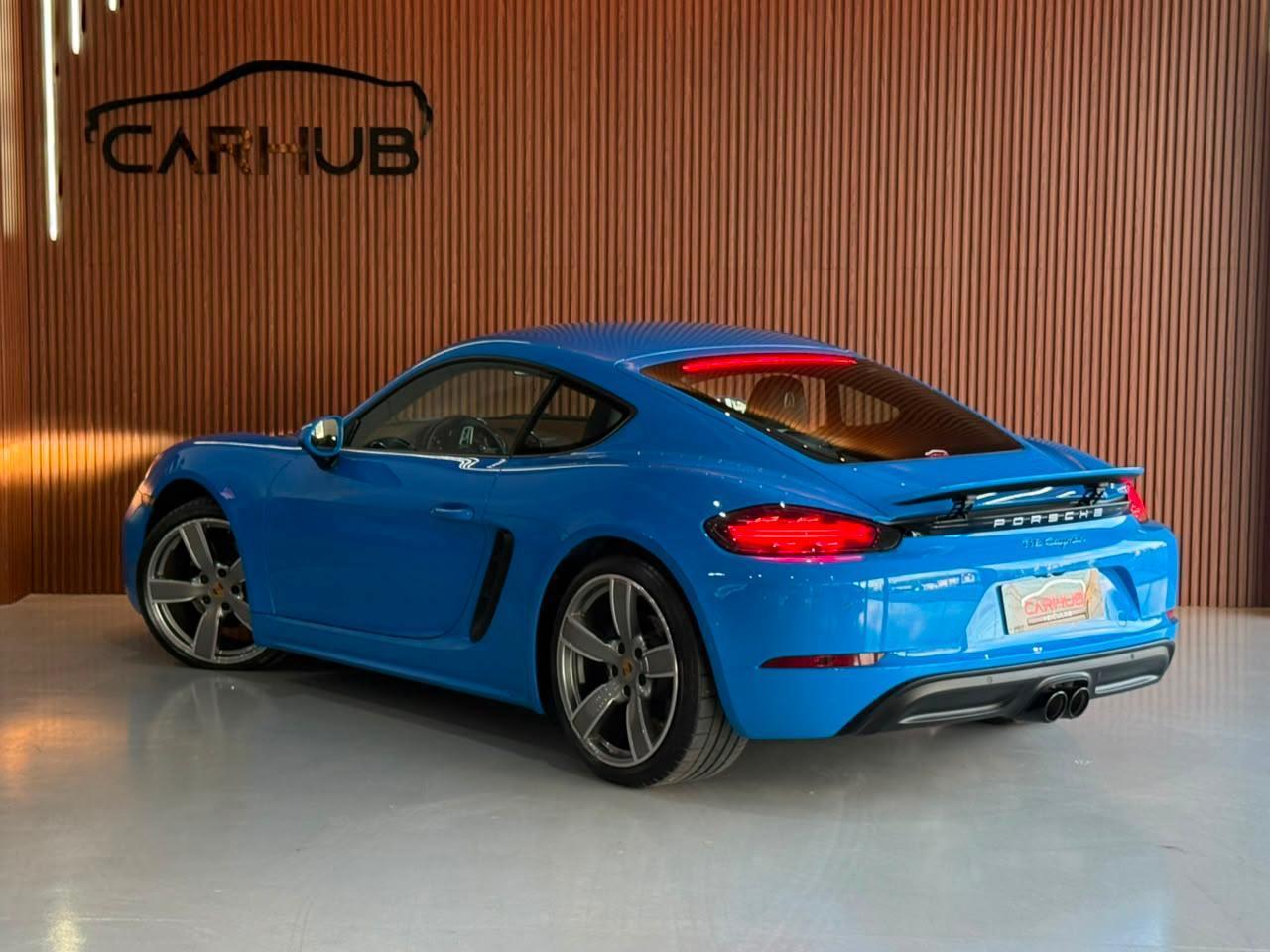 Foto numero 2 do veiculo Porsche 718 Cayman 2.0 300cv - Azul - 2023/2024