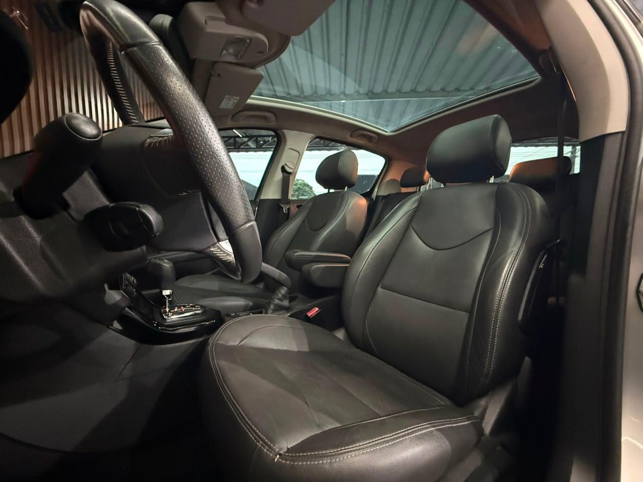 Foto numero 10 do veiculo Peugeot 308 Griffe 1.6 Turbo Flex 16V 5p Aut.  - Prata - 2016/2017