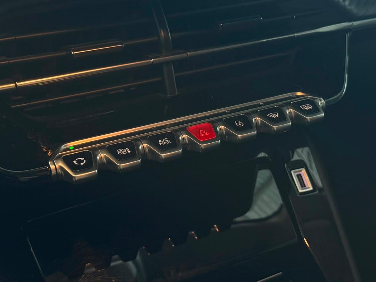 Foto numero 6 do veiculo Peugeot 208 /  ALLURE AT - Branca - 2022/2022