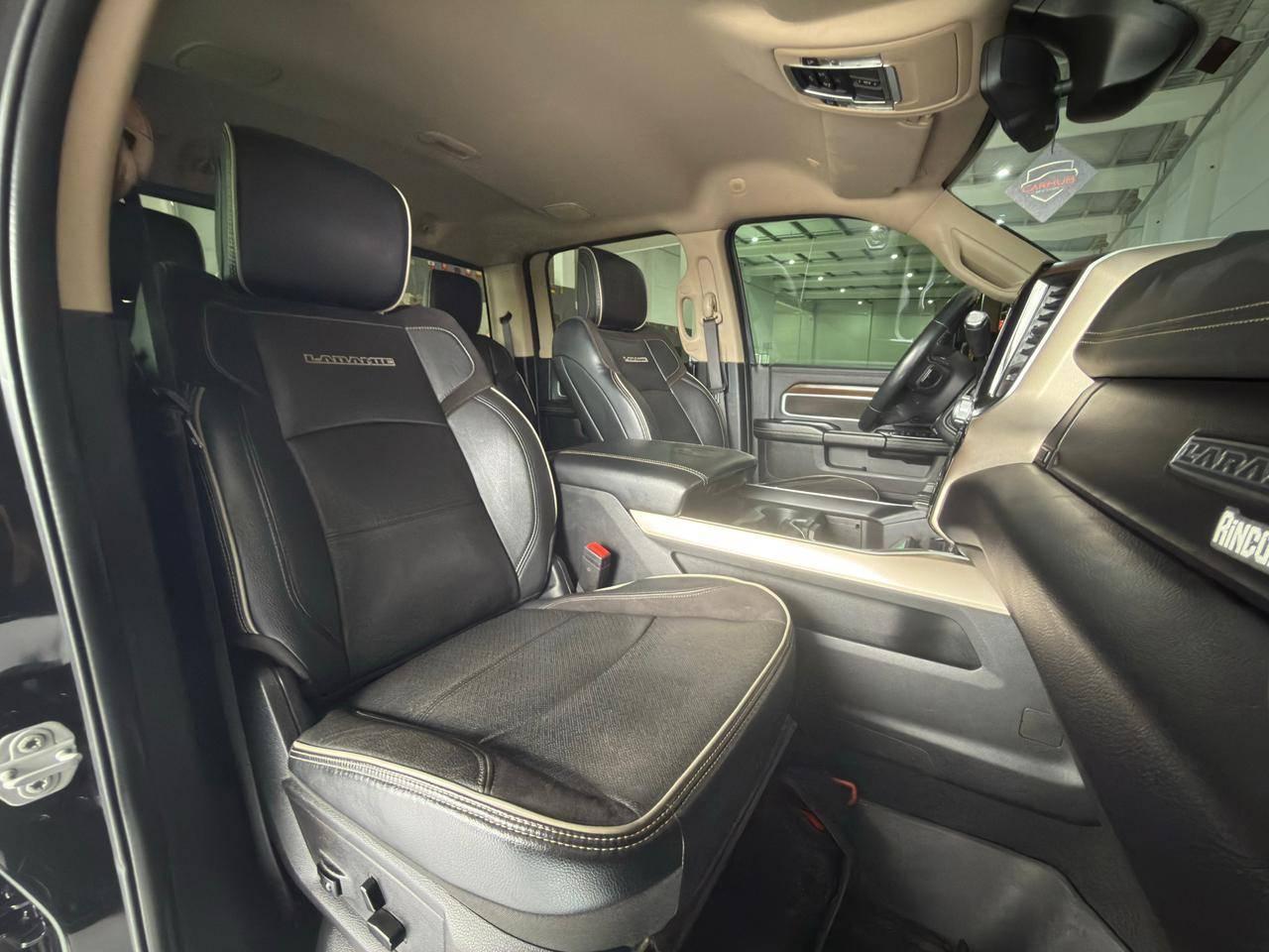 Foto numero 13 do veiculo Ram 3500 LARAMIE 6.7 TB CD 4x4 Diesel  - Preta - 2022/2022