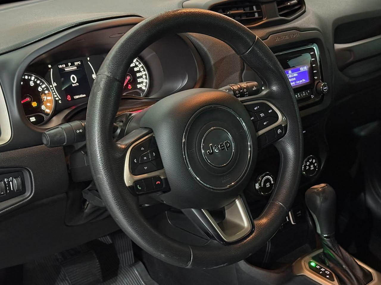 Foto numero 4 do veiculo Jeep Renegade Sport 1.8 4x2 Flex 16V Aut. - Preta - 2015/2016