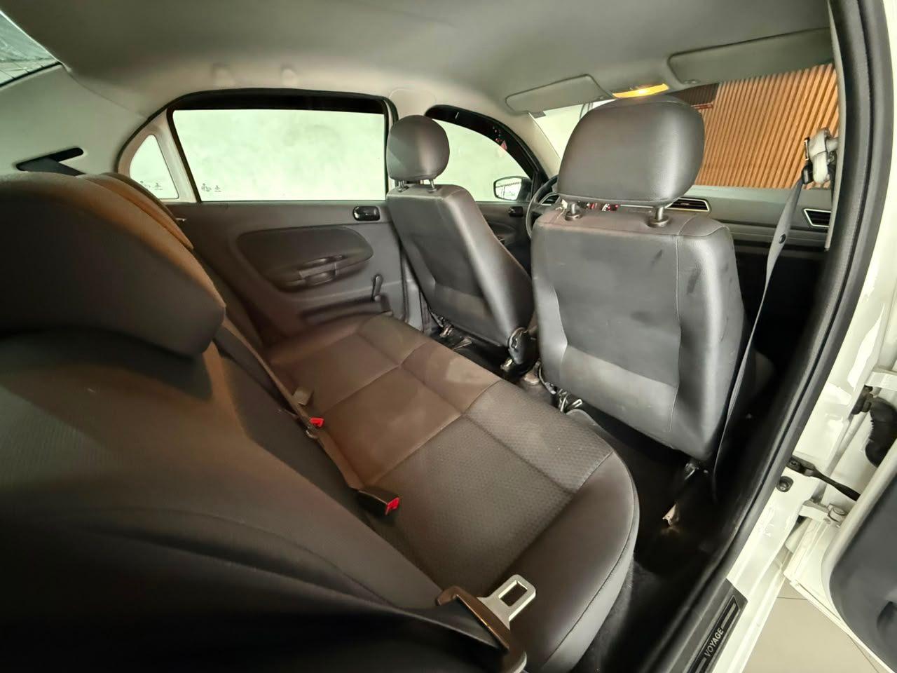 Foto numero 11 do veiculo Volkswagen Voyage 1.0 Flex 12V 4p  - Branca - 2022/2023