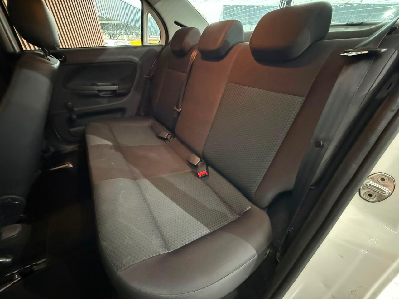 Foto numero 10 do veiculo Volkswagen Voyage 1.0 Flex 12V 4p  - Branca - 2022/2023