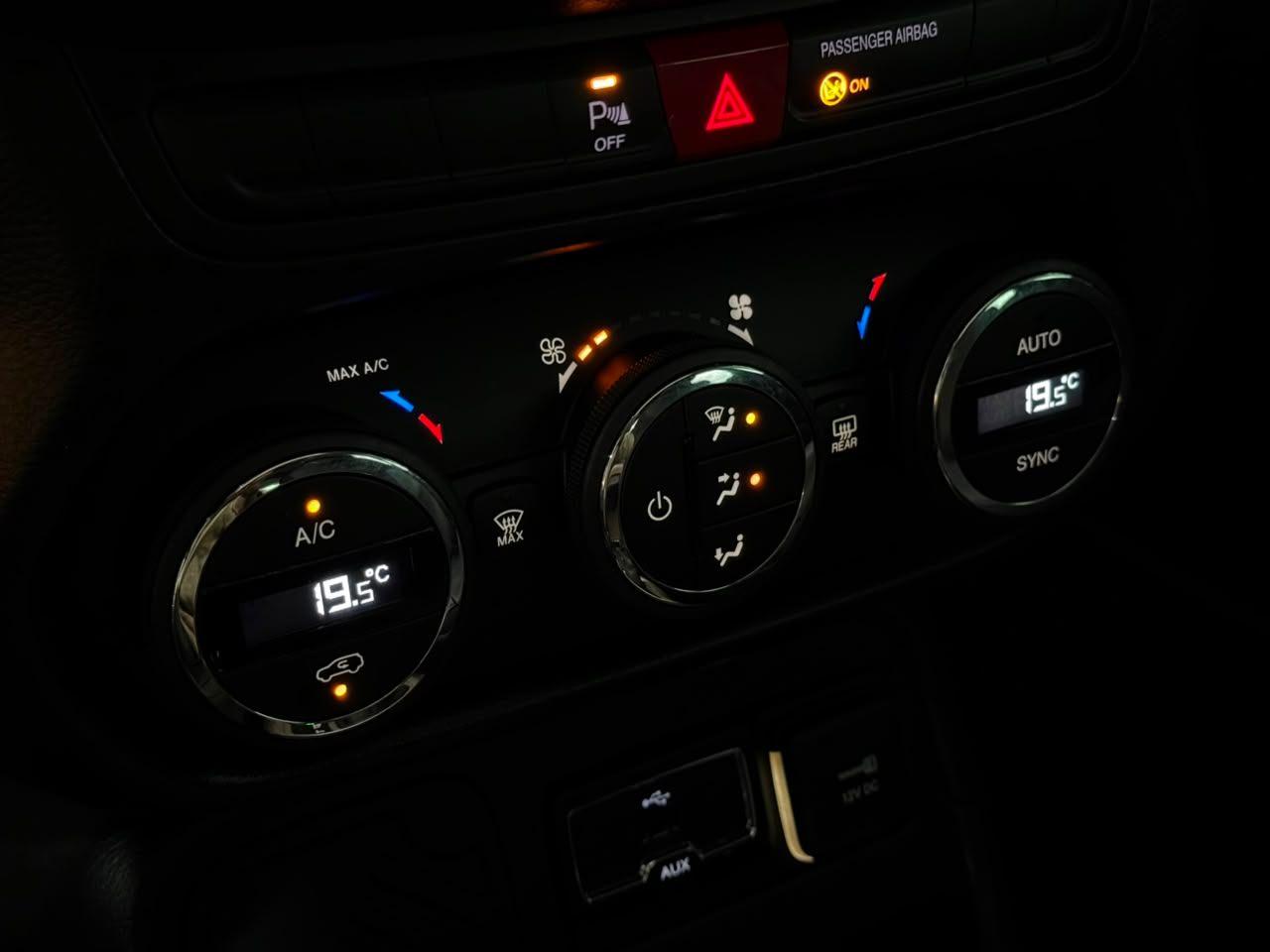 Foto numero 6 do veiculo Jeep Renegade Longitude 1.8 4x2 Flex 16V Aut.  - Preta - 2015/2016