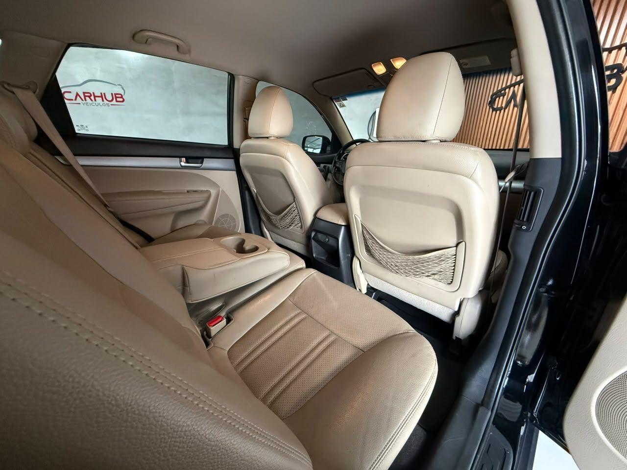 Foto numero 12 do veiculo Kia Motors Sorento 2.4 16V 4x2 Aut.  - Preta - 2014/2015