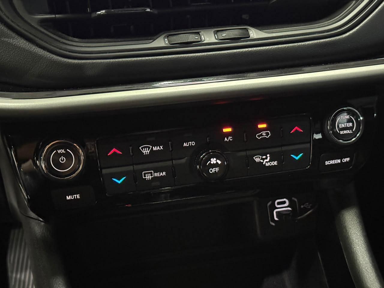 Foto numero 8 do veiculo Jeep Compass LONG. T270 1.3 TB 4x2 Flex Aut. - Preta - 2022/2022