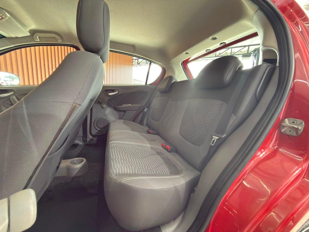 Foto numero 11 do veiculo Fiat Palio ATTRACTIV 1.0 - Vermelha - 2014/2015