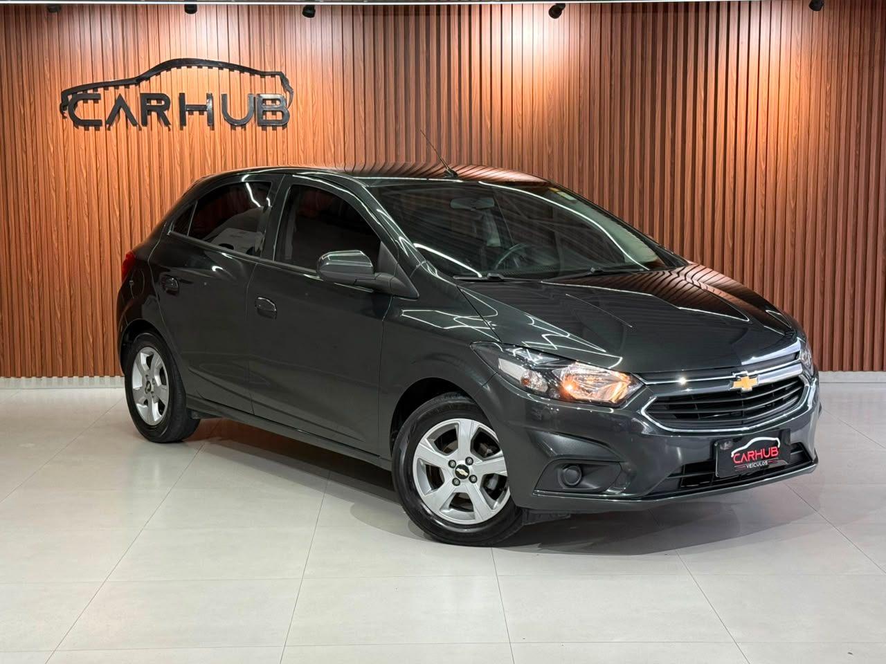 Foto numero 1 do veiculo Chevrolet Onix HATCH LT 1.4 8V FlexPower 5p Mec.  - Cinza - 2019/2019
