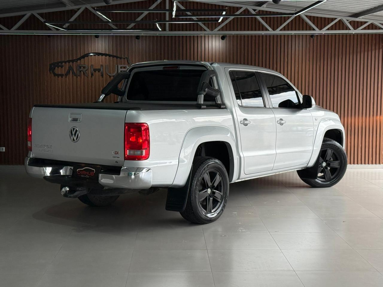 Foto numero 3 do veiculo Volkswagen Amarok High.CD 2.0 16V TDI 4x4 Dies. Aut  - Prata - 2014/2015