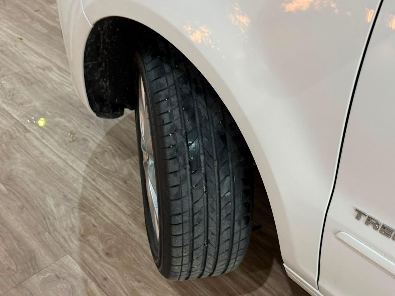 Foto numero 15 do veiculo Volkswagen Fox 1.0 Mi Total Flex 8V 5p  - Branca - 2013/2014