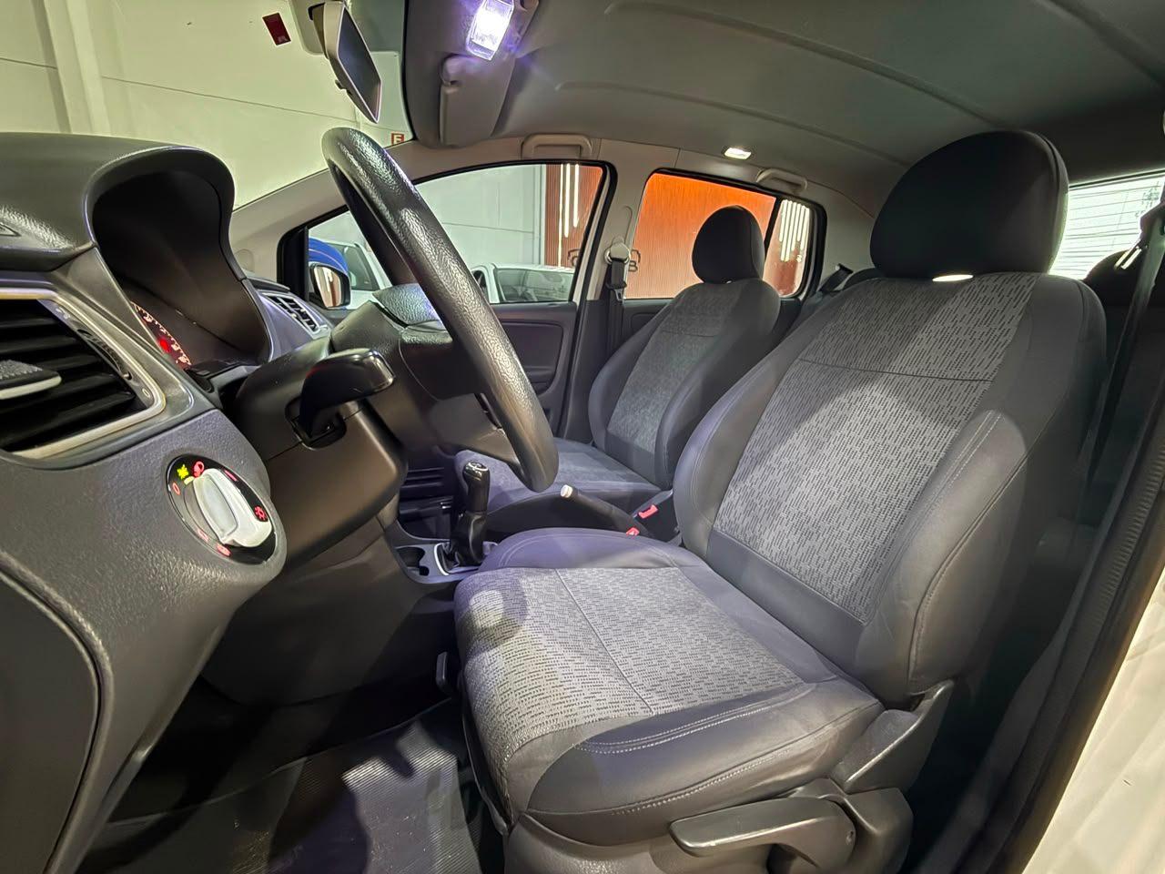 Foto numero 9 do veiculo Volkswagen Fox 1.0 Mi Total Flex 8V 5p  - Branca - 2013/2014