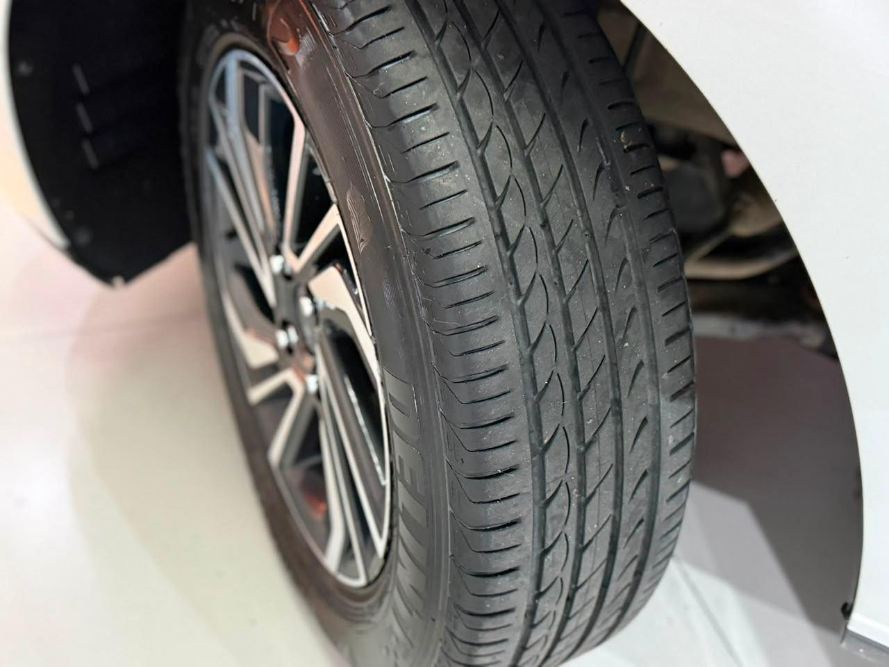 Foto numero 17 do veiculo Chevrolet Prisma Sed. LT 1.4 8V FlexPower 4p  - Prata - 2015/2015