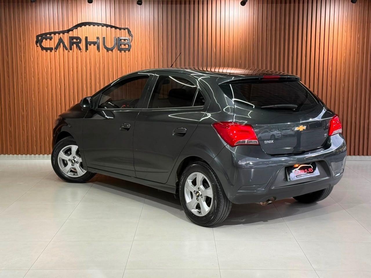 Foto numero 2 do veiculo Chevrolet Onix HATCH LT 1.4 8V FlexPower 5p Mec.  - Cinza - 2019/2019