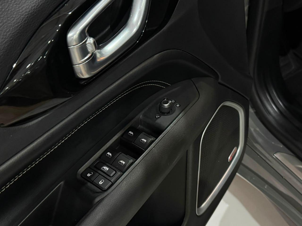 Foto numero 11 do veiculo Jeep Compass S T270 1.3 TB 4x2 Flex Aut.  - Cinza - 2021/2022
