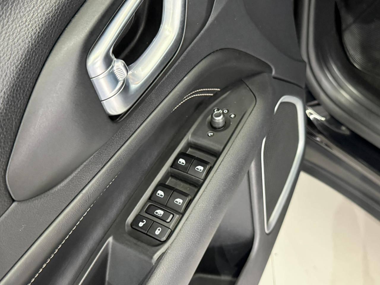 Foto numero 9 do veiculo Jeep Compass LONG TF - Preta - 2022/2023
