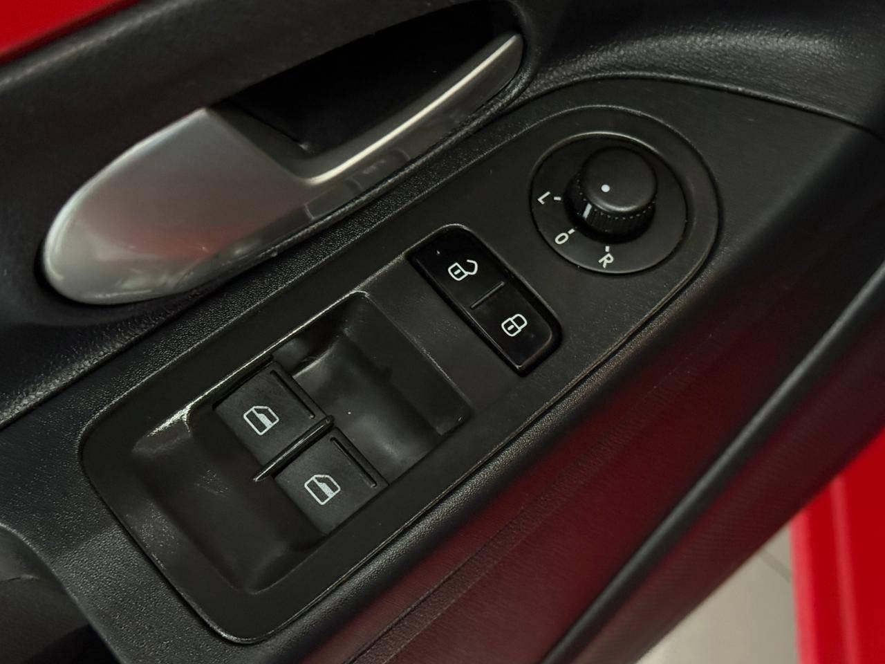 Foto numero 9 do veiculo Volkswagen Up Connect 1.0 TSI Total Flex 12V 5p - Vermelha - 2019/2020