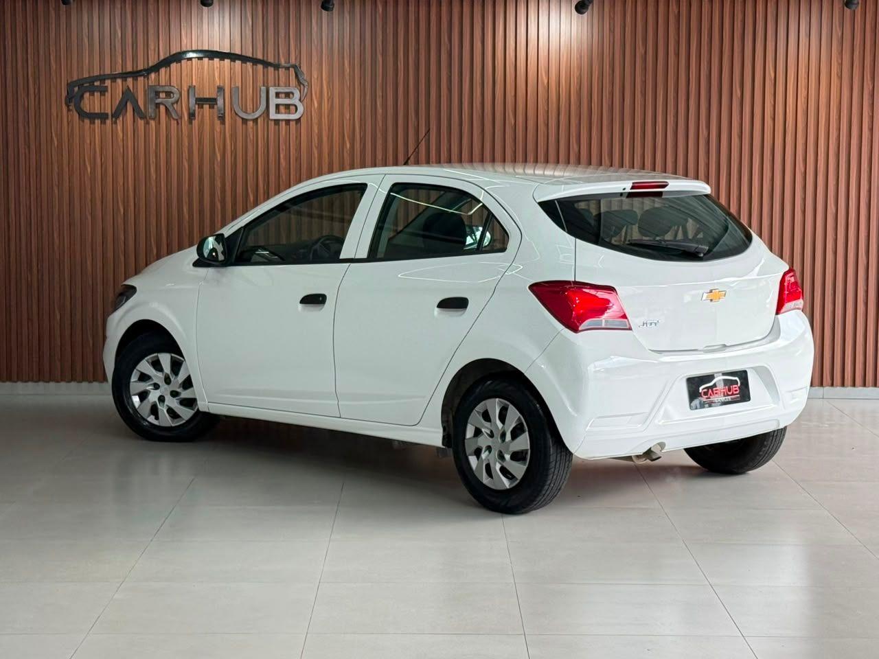 Foto numero 2 do veiculo Chevrolet Onix JOY Hatch 1.0 8V Flex 5p Mec.  - Branca - 2019/2020