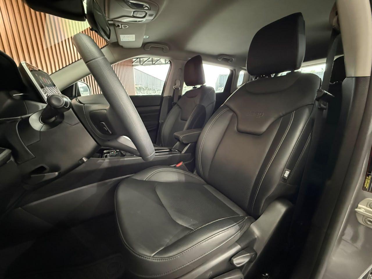 Foto numero 13 do veiculo Jeep Compass SPORT T - Prata - 2025/2025