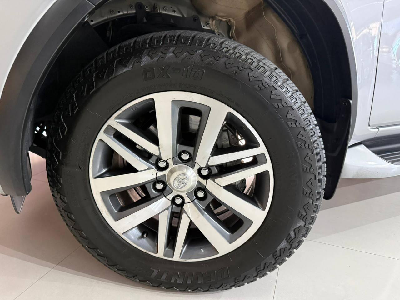 Foto numero 19 do veiculo Toyota Hilux SW4 I/  SWSRXA4FD - Prata - 2018/2019