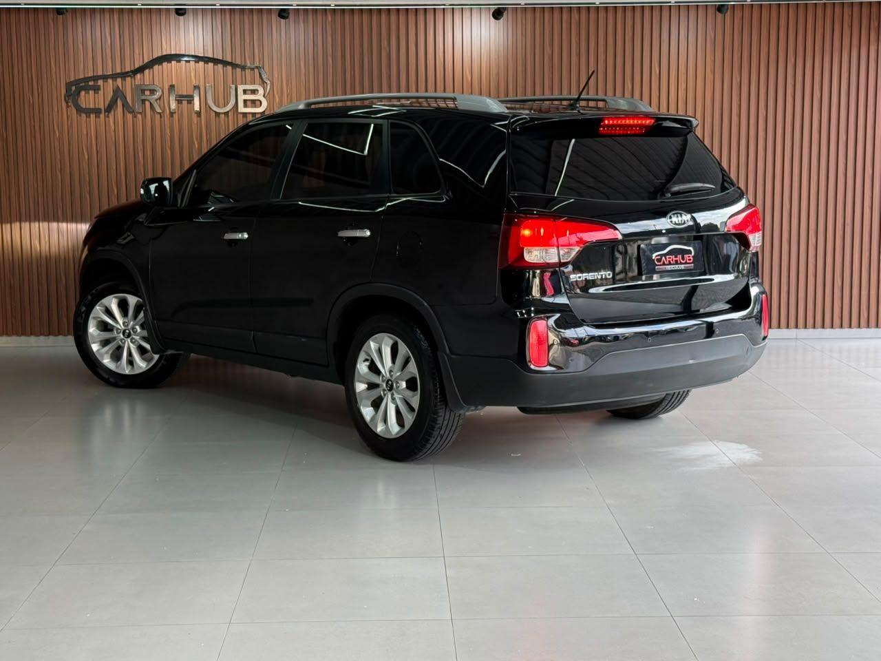 Foto numero 2 do veiculo Kia Motors Sorento 2.4 16V 4x2 Aut.  - Preta - 2014/2015