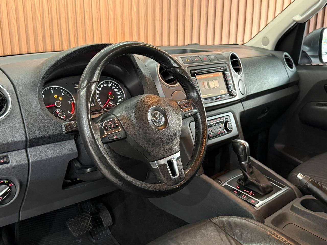 Foto numero 4 do veiculo Volkswagen Amarok High.CD 2.0 16V TDI 4x4 Dies. Aut  - Prata - 2014/2015