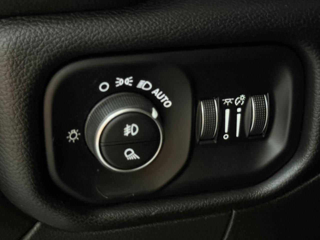 Foto numero 9 do veiculo Ram 3500 LARAMIE 6.7 TB CD 4x4 Diesel  - Preta - 2022/2022