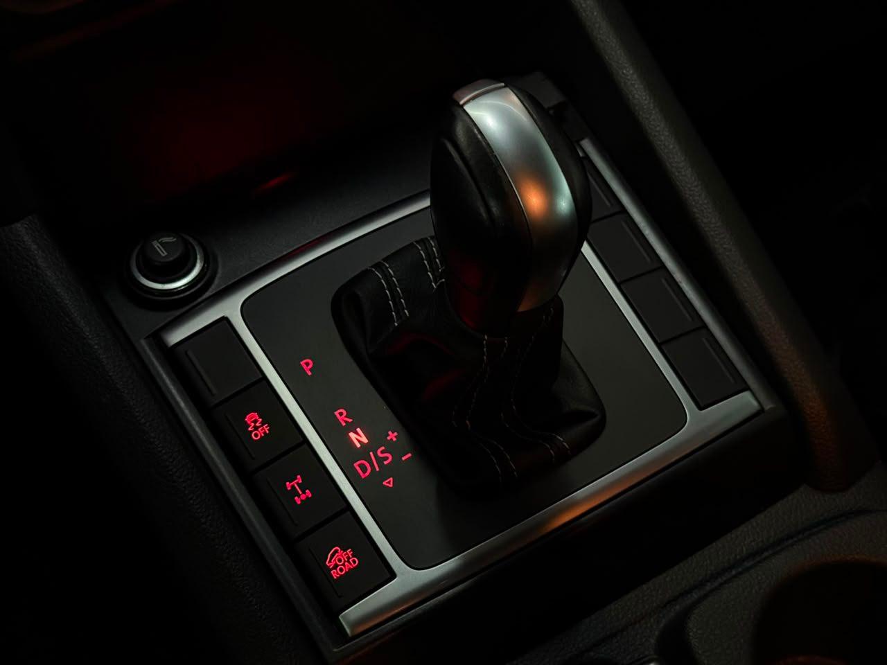 Foto numero 8 do veiculo Volkswagen Amarok /VW  V6 EXTREME - Preta - 2023/2023