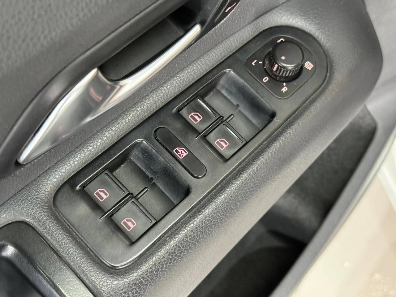 Foto numero 10 do veiculo Volkswagen Amarok High.CD 2.0 16V TDI 4x4 Dies. Aut  - Prata - 2014/2015