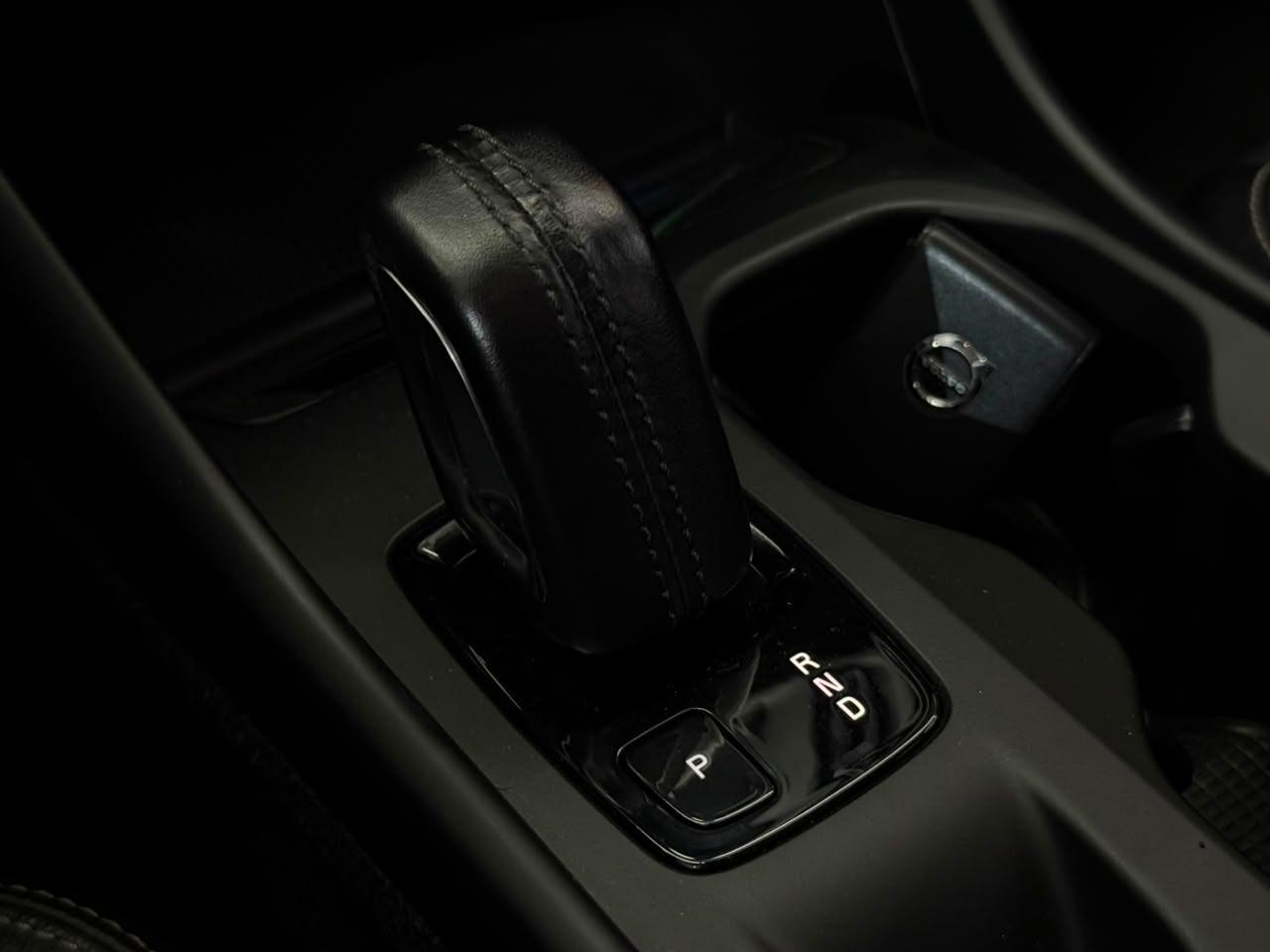 Foto numero 8 do veiculo Volvo XC40 T-4 2.0 190cv FWD  - Preta - 2018/2019