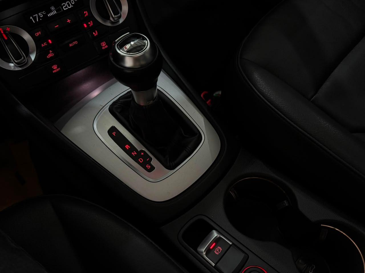 Foto numero 9 do veiculo Audi Q3 2.0 TFSI Quat. 170/180cv S-tronic 5p - Preta - 2015/2015