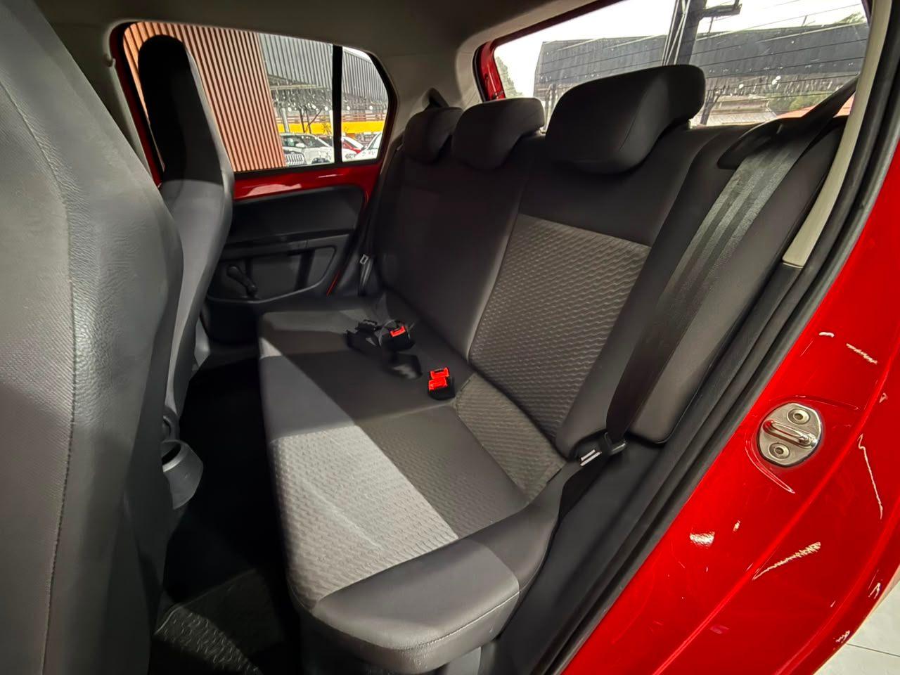 Foto numero 11 do veiculo Volkswagen Up move I MOTION 1.0 T. Flex 12V 5p  - Vermelha - 2017/2018